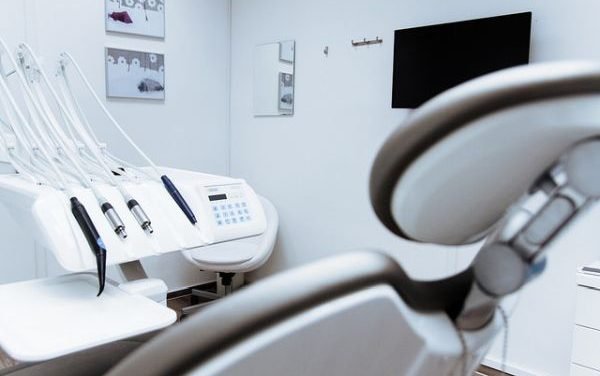 Pielęgnacja jamy ustnej u pacjentów onkologicznych – porady eksperta