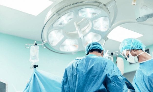 Leczenie chirurgiczne raka piersi – wywiad z dr Piotrem Nowaczykiem z WCO