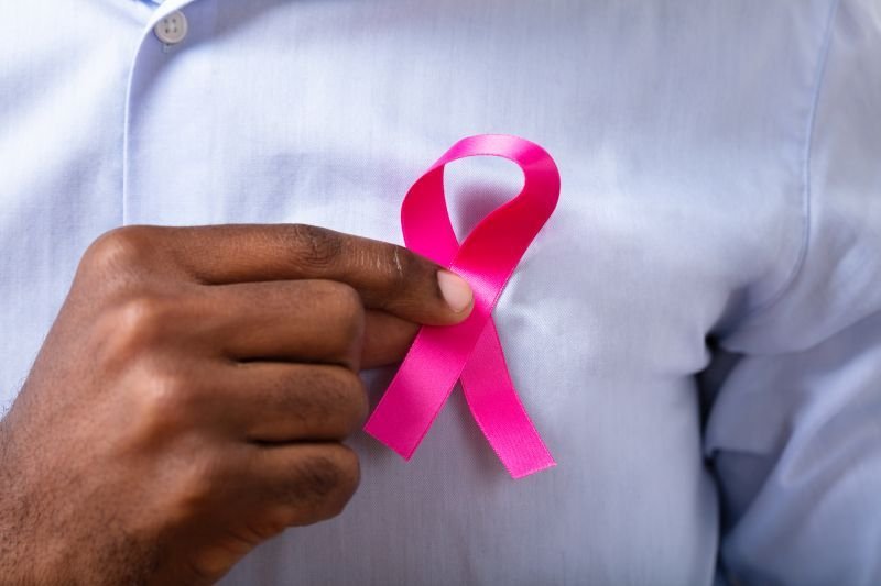 Rak piersi u mężczyzn – objawy i leczenie